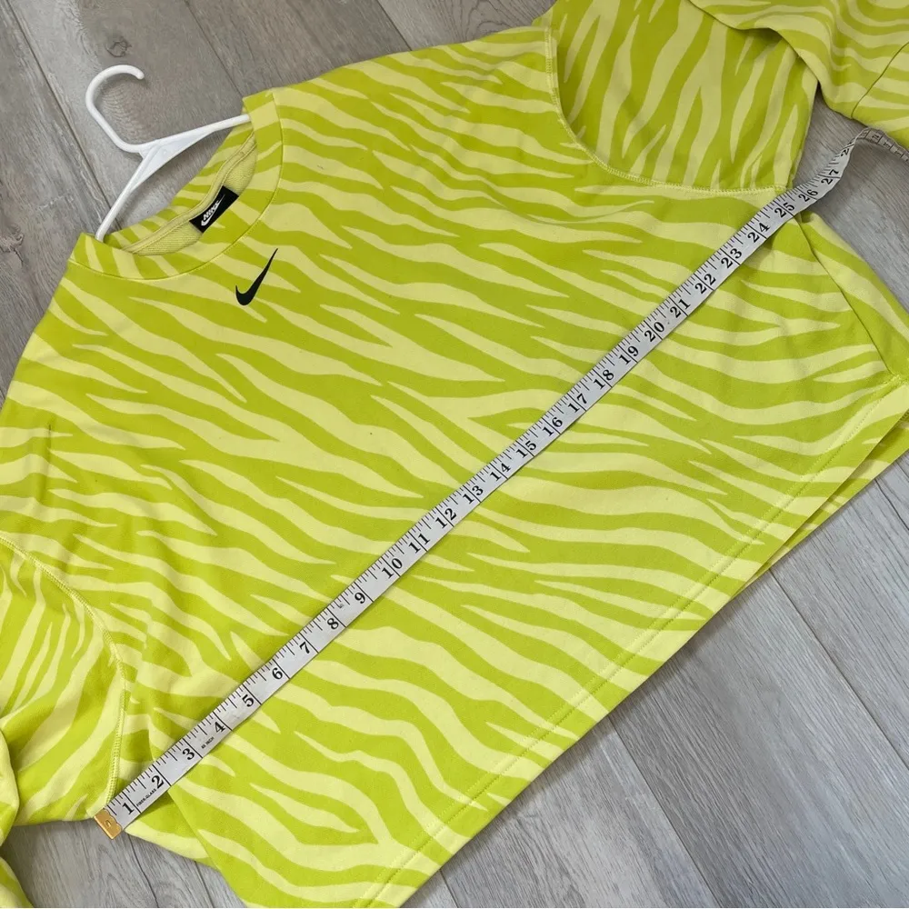 Nike Zebra Sweater womens Yellow (medium) icon clash neon crop athleisure retro - Image 2