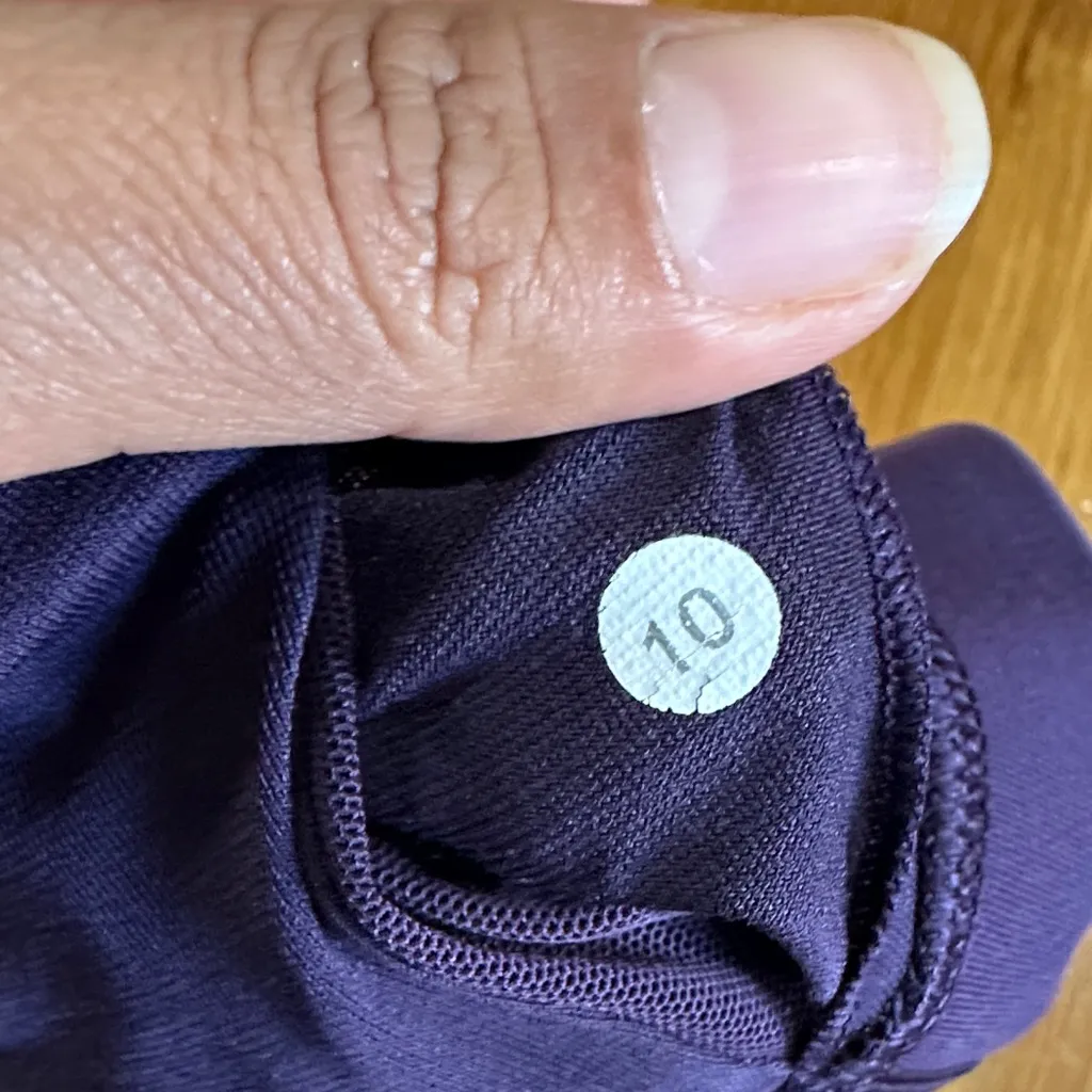 Lululemon Striped purple  Women's Sport  Top - Image 6