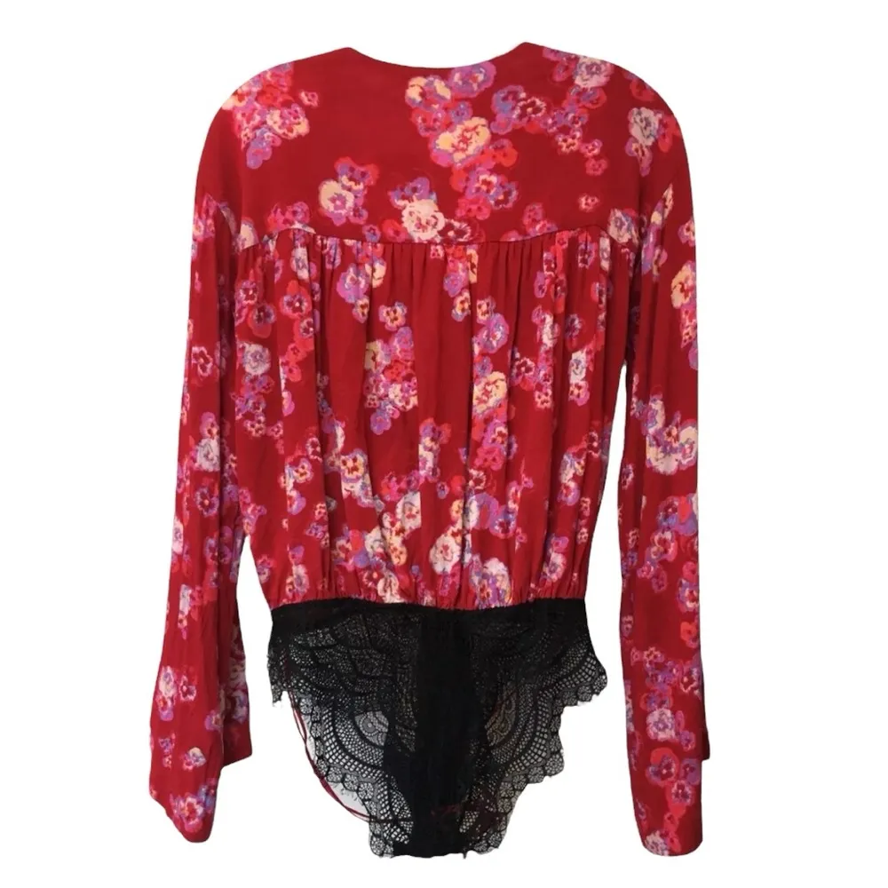 Free People Forties Feel Bell Sleeve Bodysuit Red Daisy Floral Print Size Small - Image 2