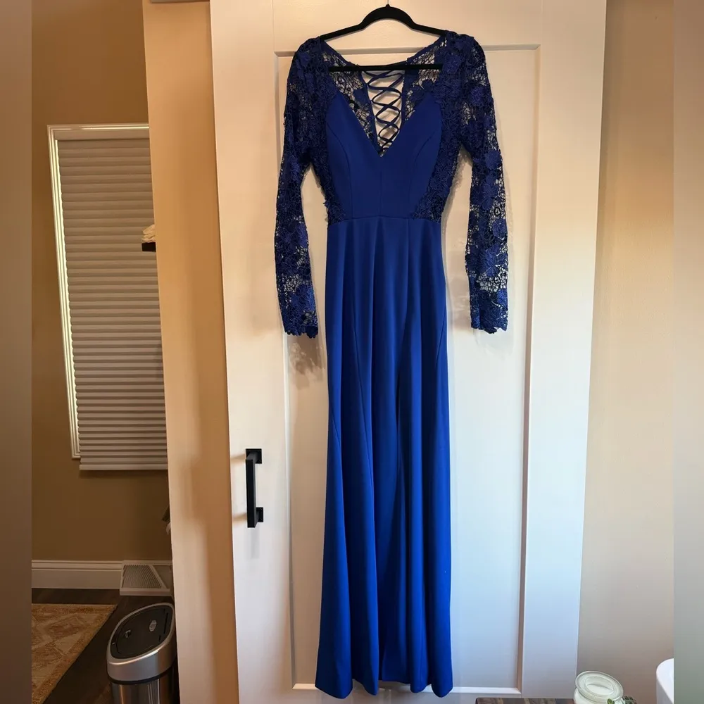 Lulus long sleeve prom dress size medium beautiful detail with lace up back - Image 3