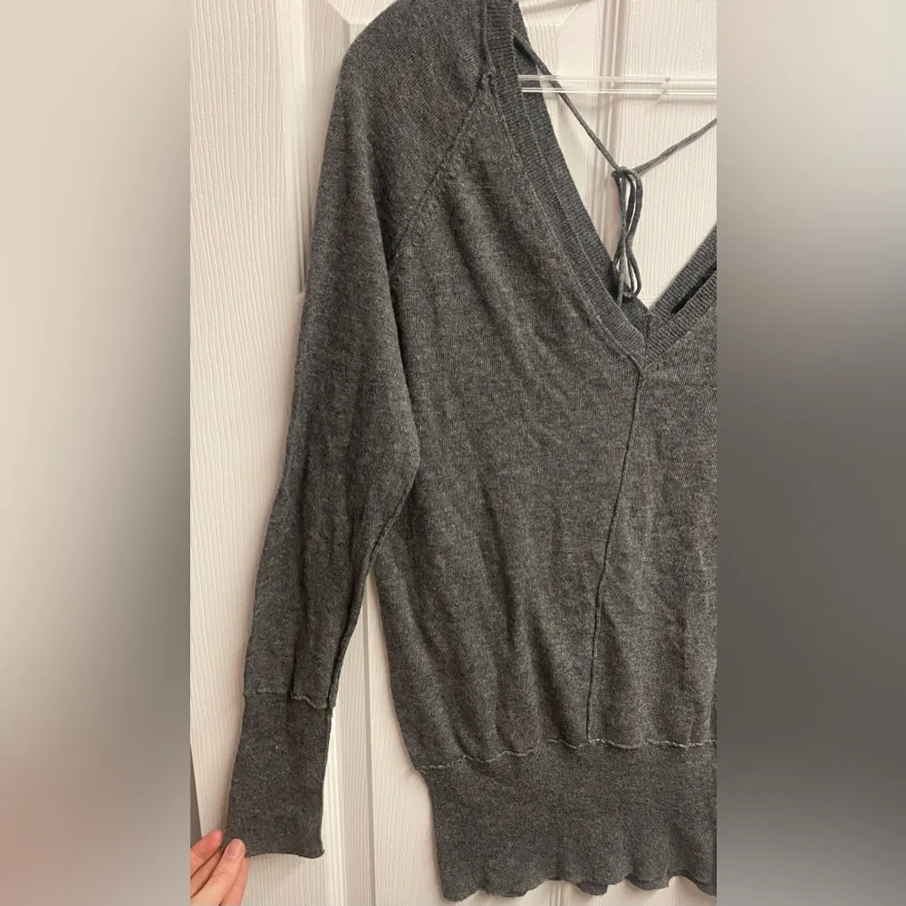 BCBGMaxAzria Viscose/Wool Blend V-Neck Open Back Fitted Sweater Size Medium - Image 2