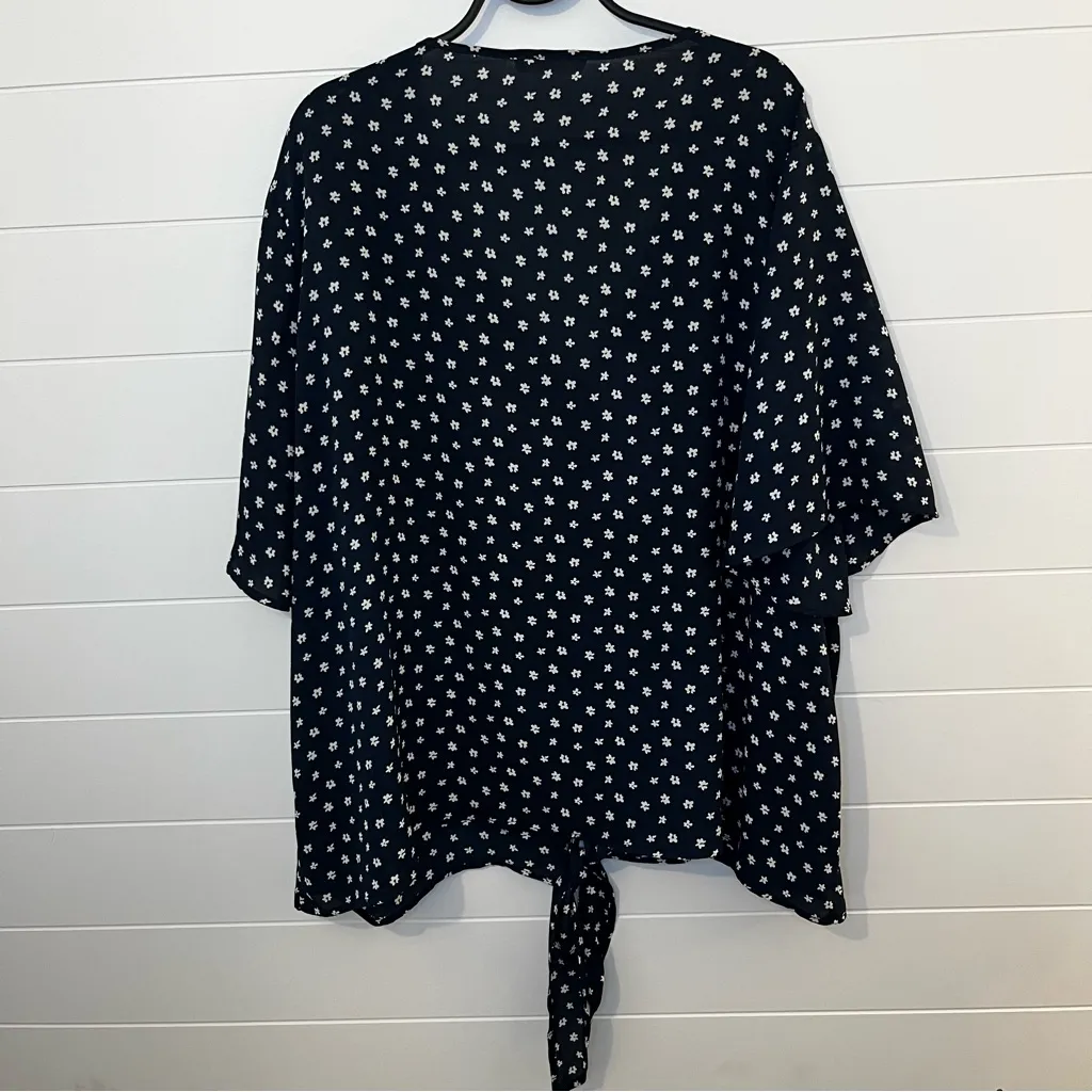 Lush Navy Cream Floral Tie-Front Blouse 2X Lightweight Casual Girly Oversized - Image 2