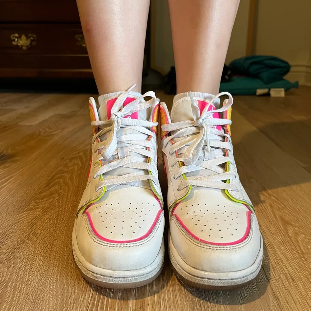 Air  1 Mid Edge Glow GS - Image 7