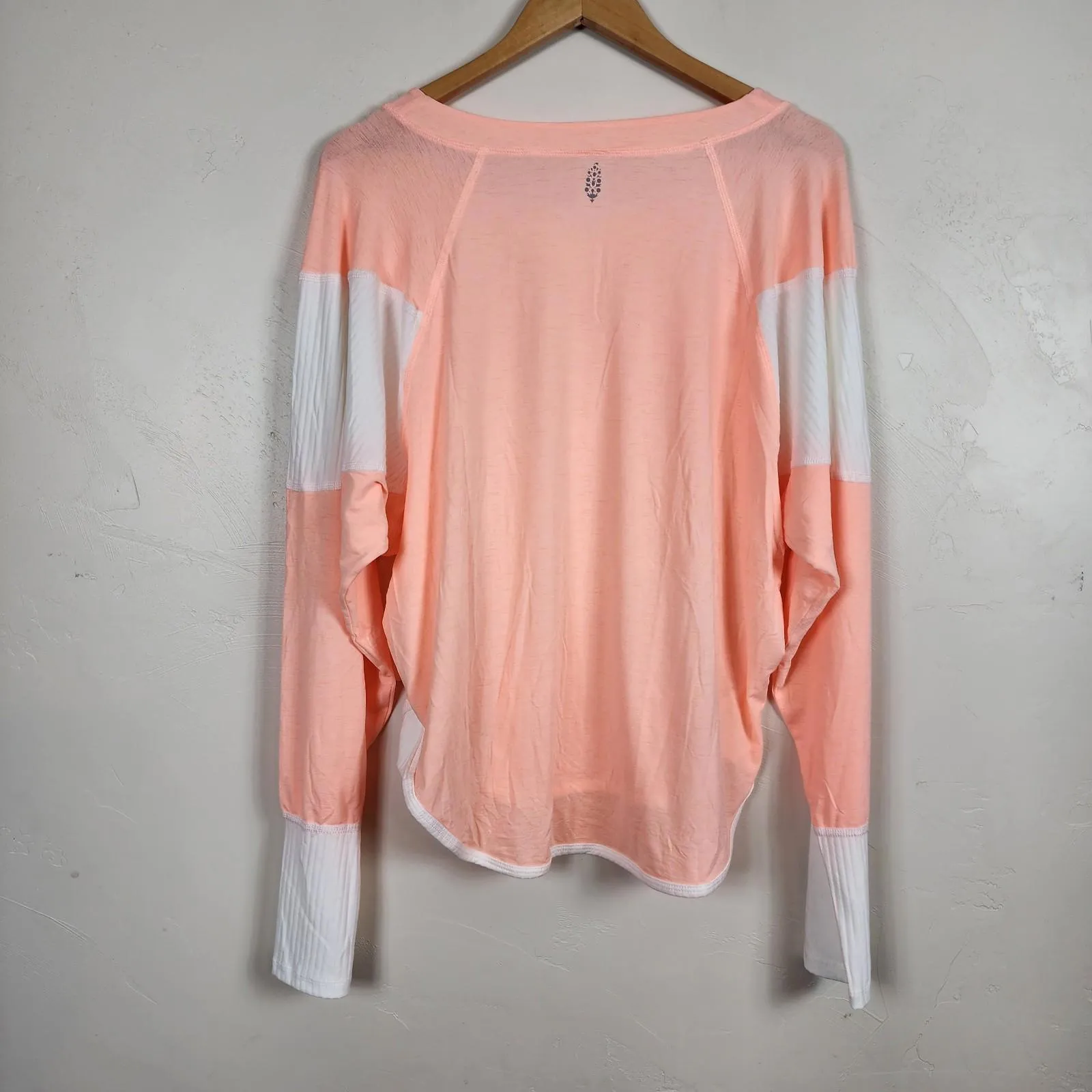 NWT FP MOVEMENT by FREE PEOPLE Spotlight Colorblock Long Sleeve XL Peach White - Image 4