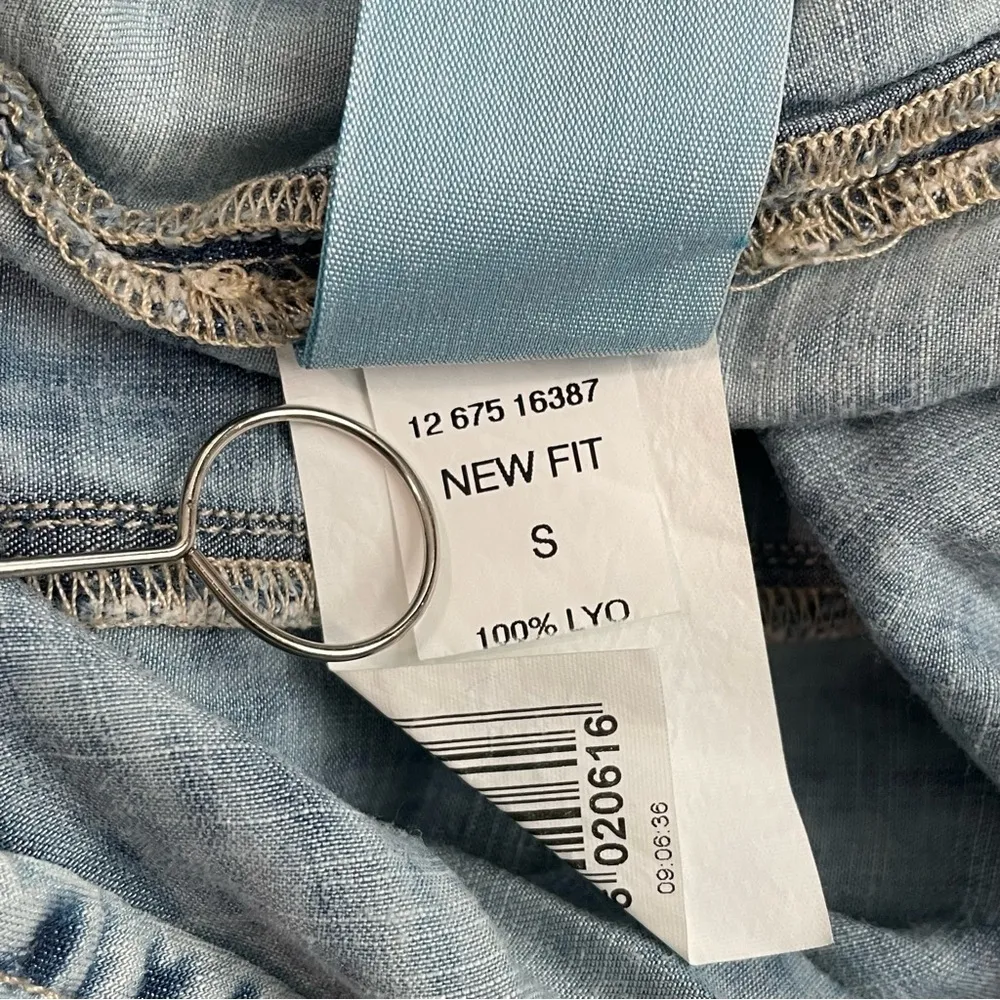 NWT Mavi Acid Wash Sleeveless Lyocell Jean Shirt Snap Button Up Size SMALL Retro - Image 6