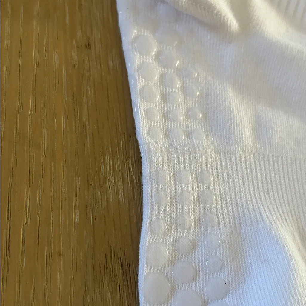 HIGH HEEL JUNGLE Metallic Retro Grip Crew Socks, NWOT Gold - Image 6