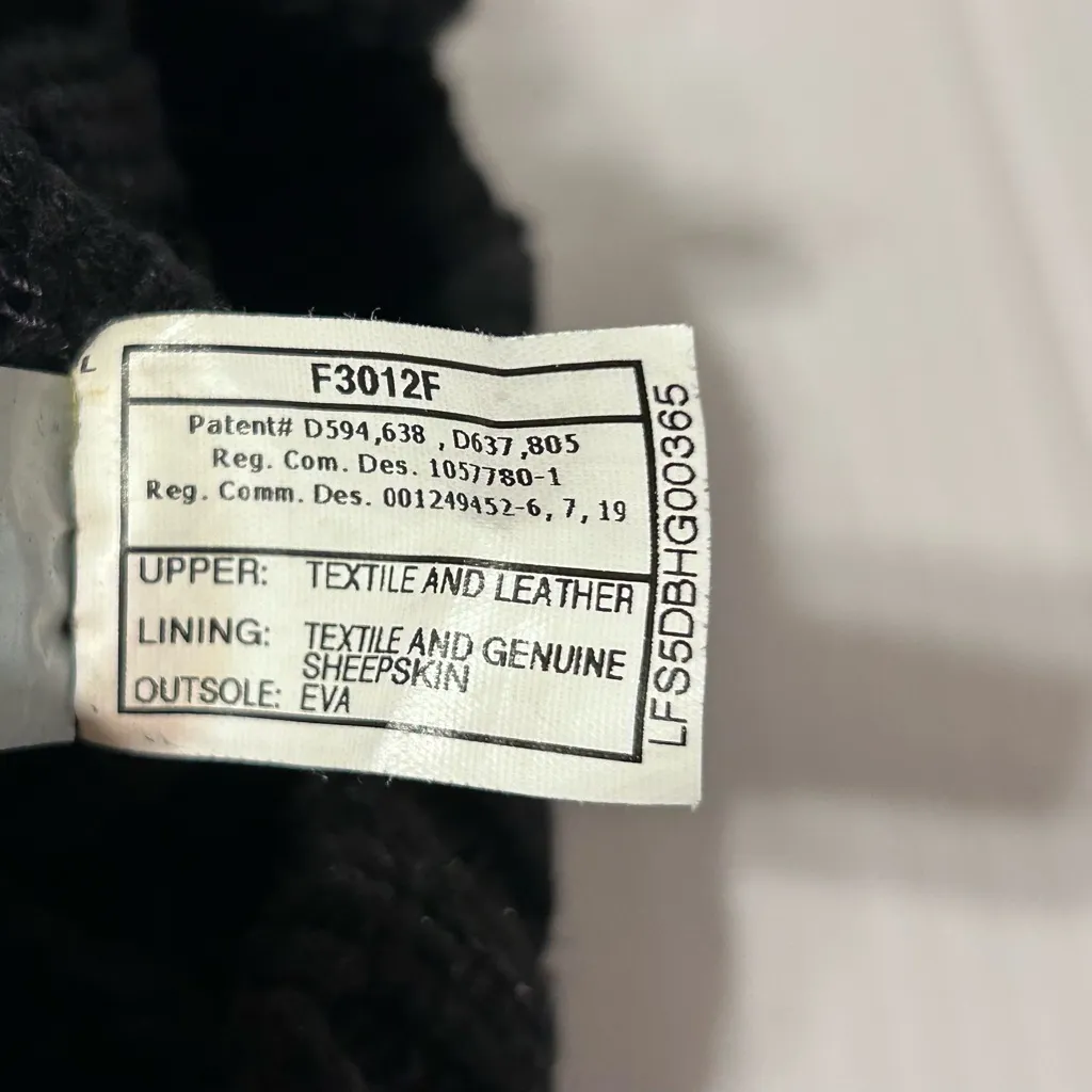 UGG S/N 3177 black knit winter boots women size 7 - Image 10