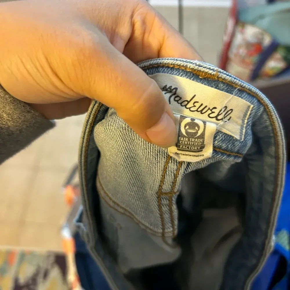 Madewell Curvy High Rise Denim Shorts in Watt Wash - Image 4