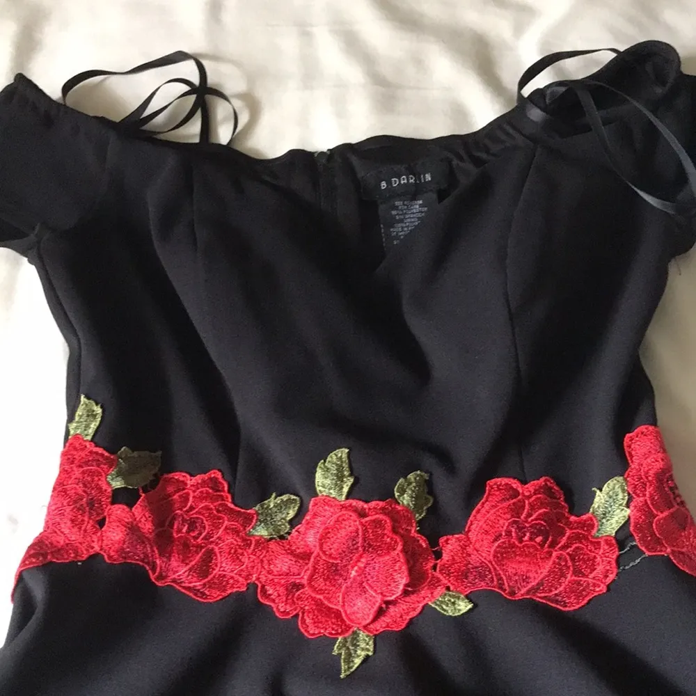 Sweetheart line rose detail flounce cocktail dress - Image 2