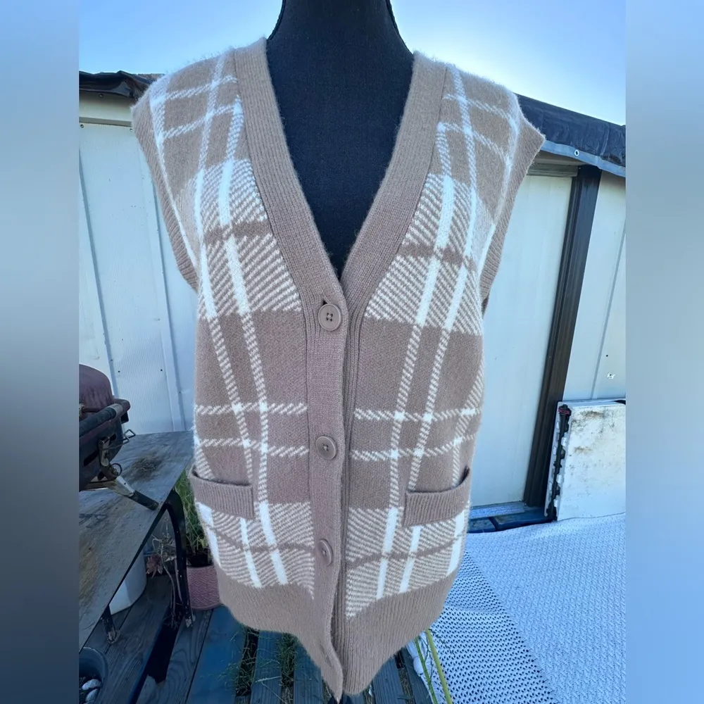 Wilfred WOMENS Beige and Cream Knit Cardigan vest small - Image 3