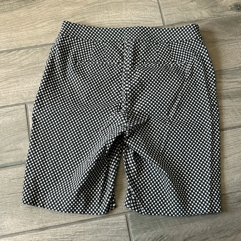 White House black market shorts - Image 4