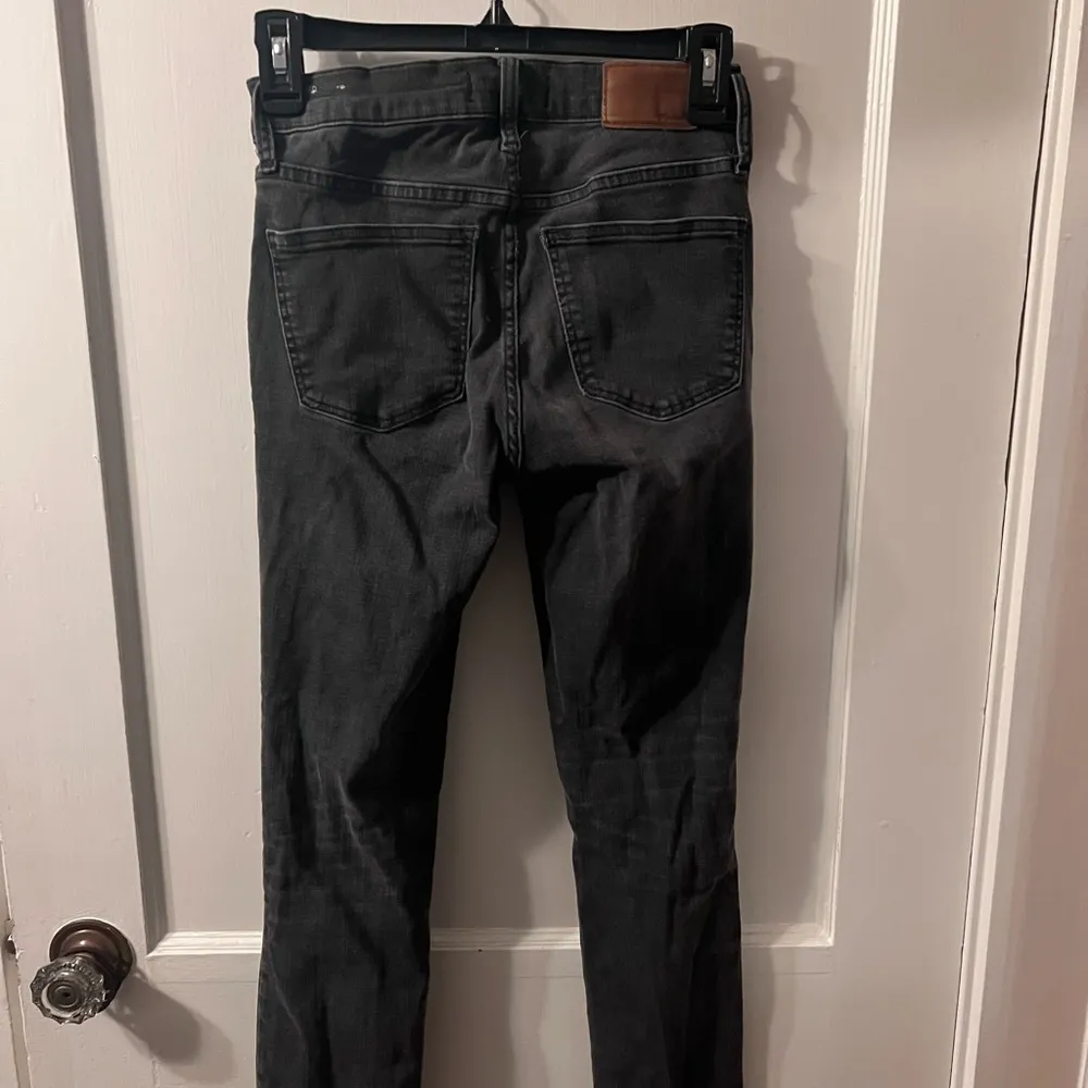 Lighter black jeans that are stretchy and comfortable from Madewell - Image 5