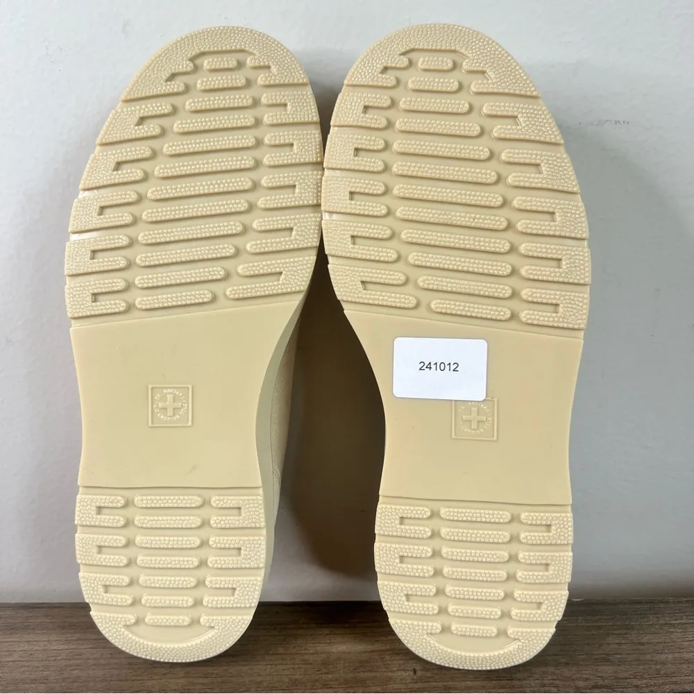 Dr. Martens Dante Unisex Casual Lace Up Shoe Size 8 or 7 SKU#241012 - Image 9