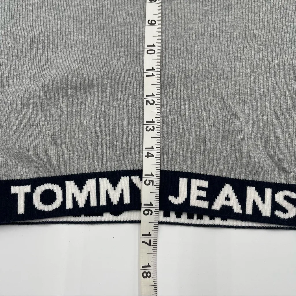 Tommy Hilfiger Tommy Jeans Small Cotton Logo Graphic Cropped Hooded Sweater Gray - Image 11