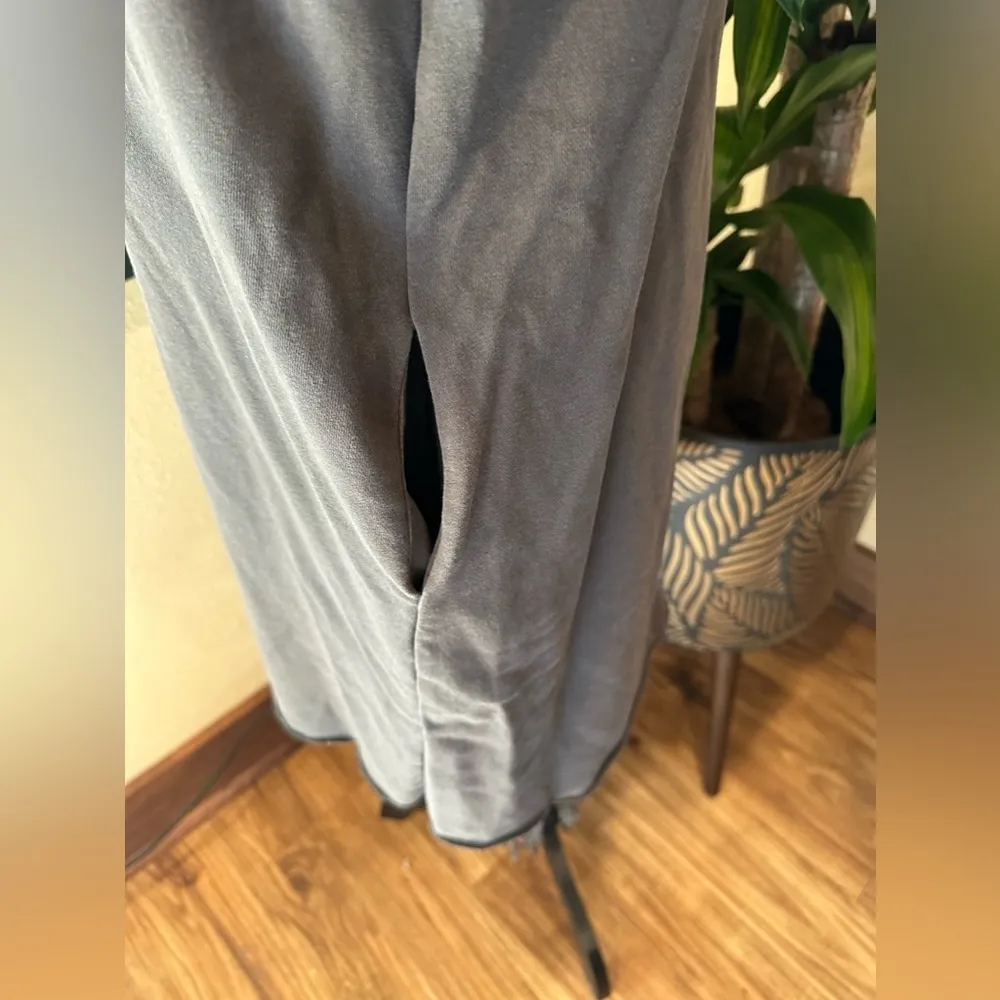 EUC UMGEE SWEATER DRESS VNECK SZ M - Image 2