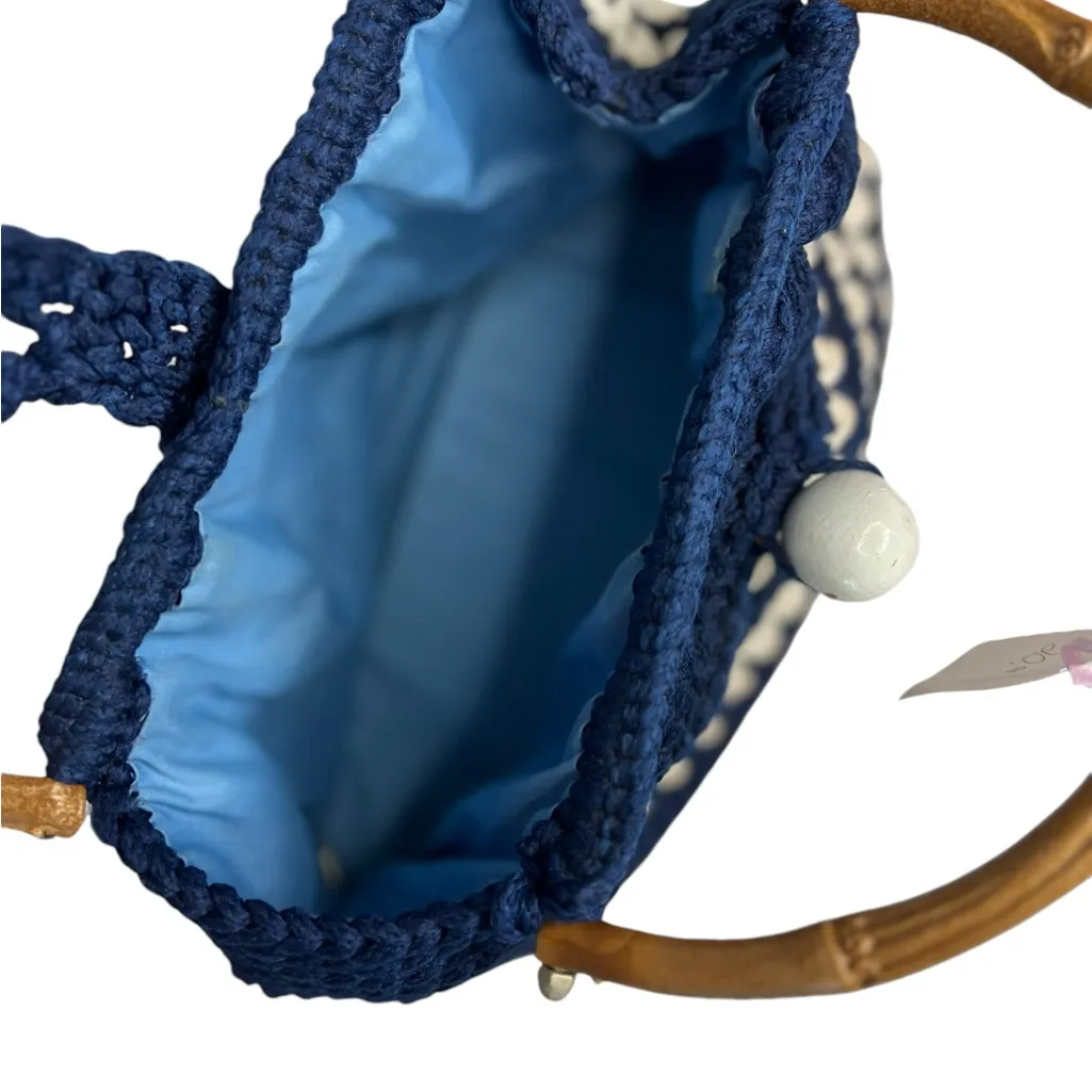 VINTAGE INSPIRED BLUE WHITE CROCHET HANDBAG, WOODEN BUTTON CLOSURE, 2 HANDLES - Image 13