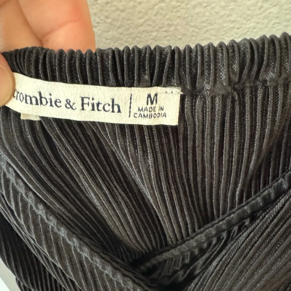 •  • NWOT Women’s Black Dressy Tank Medium - Image 3