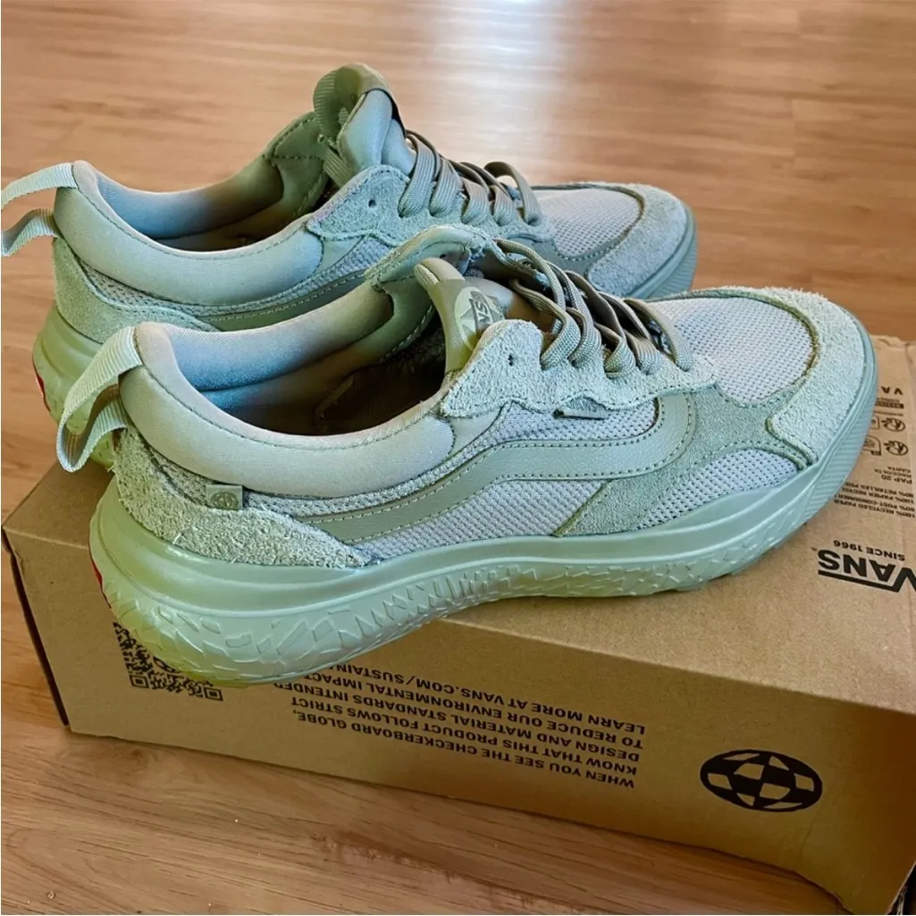 Vans UltraRange Neo VR3 Shoe
Women 8.0 US Mens 6.5 US - Image 5