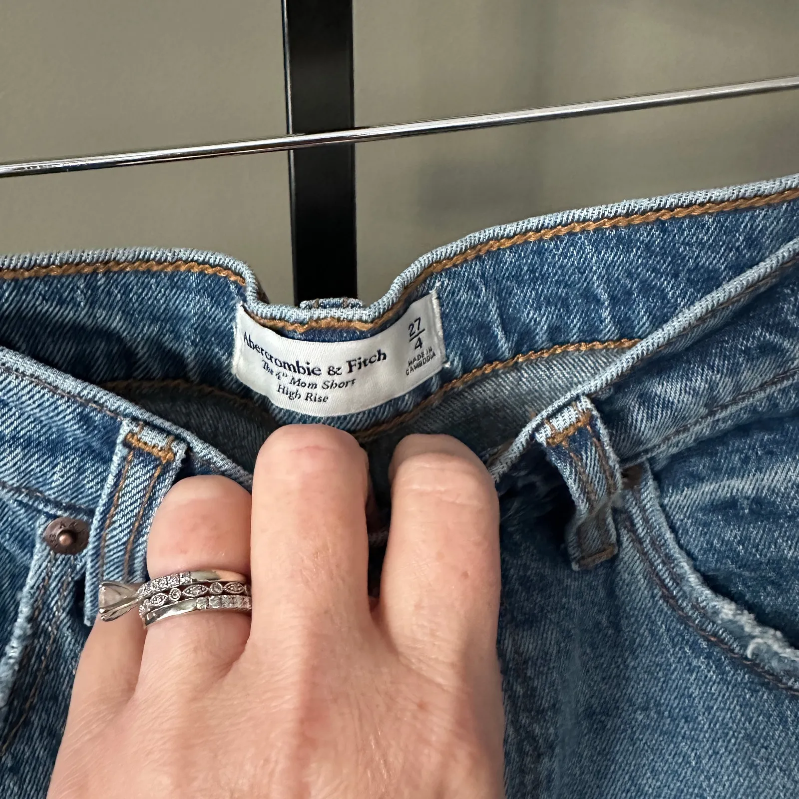 Abercrombie & Fitch The 4” Mom Jean Short High Rise 27/4 NWT - Image 2