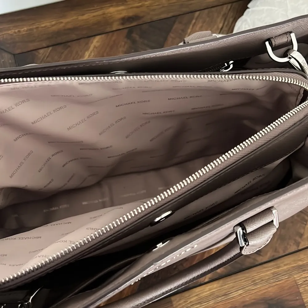 New with tag Michael Kors purse - Image 6