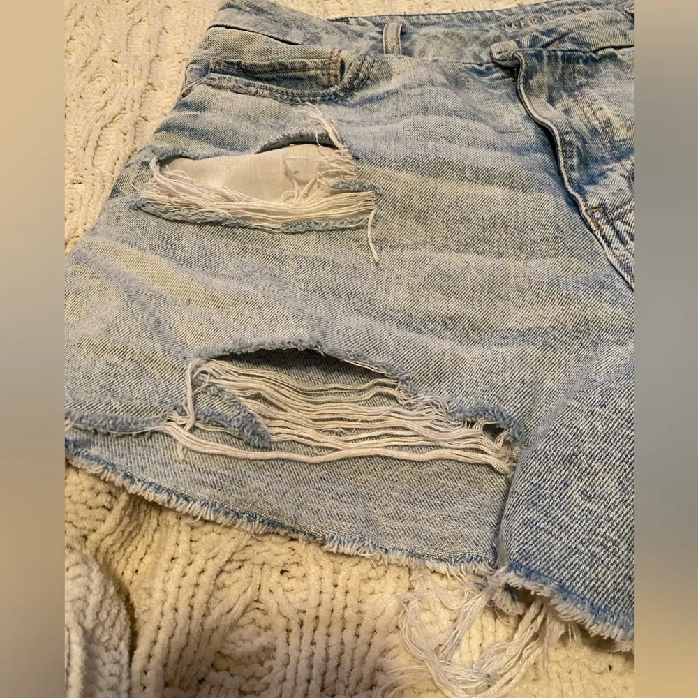 American Eagle Distressed Curvy Mom Shorts - Image 7