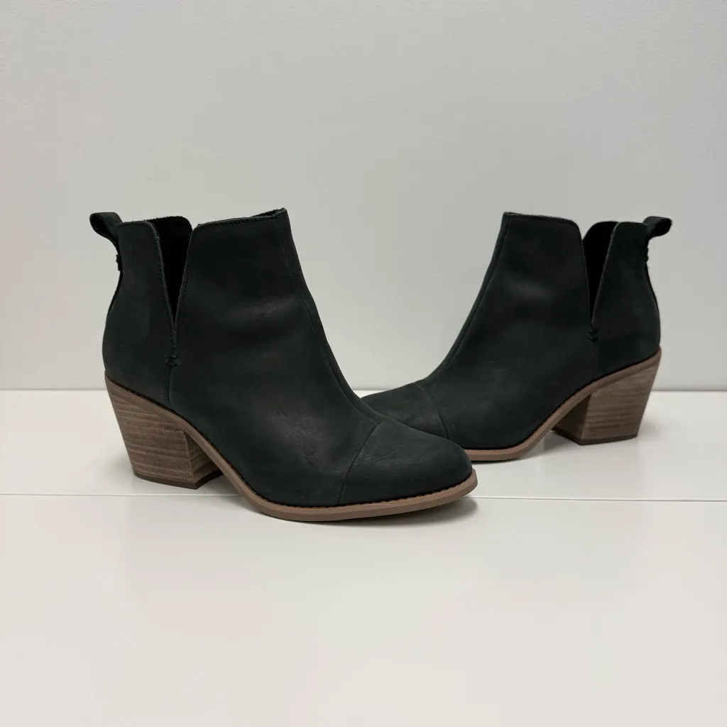TOMS Everly Cutout Chelsea Boot, Black | Size 8 - Image 4