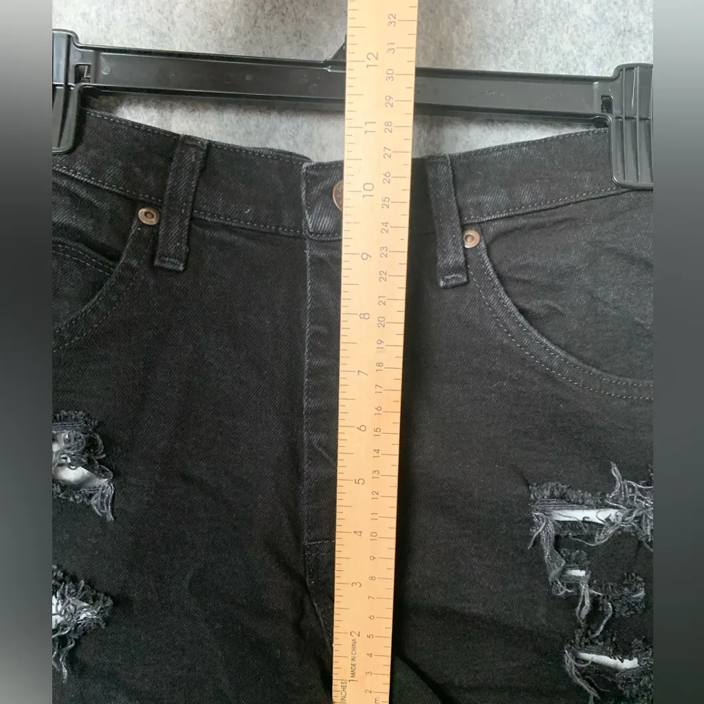 Wrangler Women Size 30 Distressed Cutoff cheeky‎ black denim shorts - Image 5