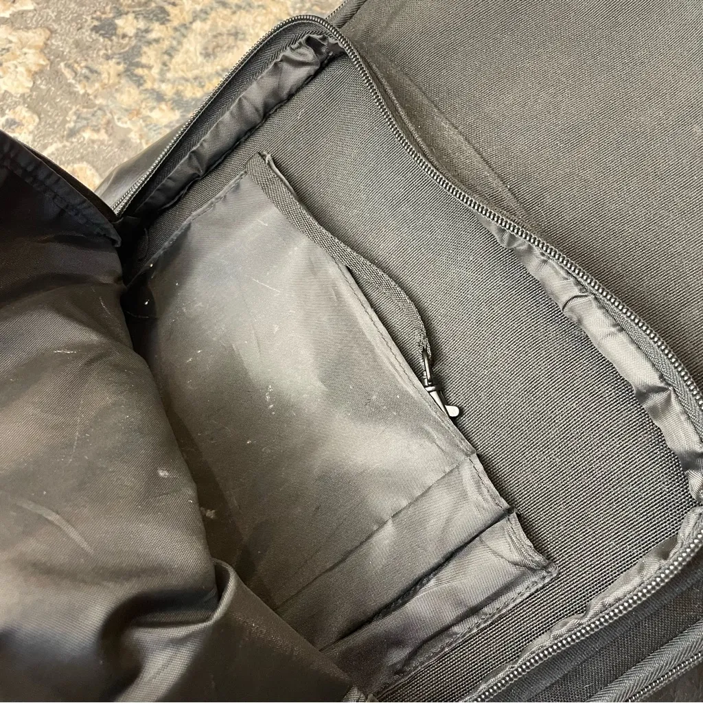 BEIS  Sleek Black Travel Backpack - Image 8