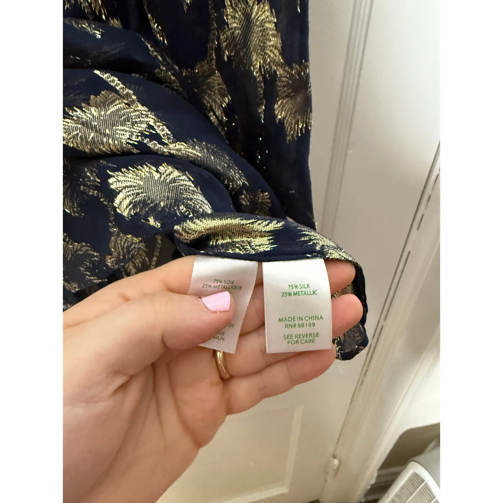 Lilly Pulitzer Beccer Silk Clip Top Navy Blue Gold Blouse Top Women's XS - Image 8