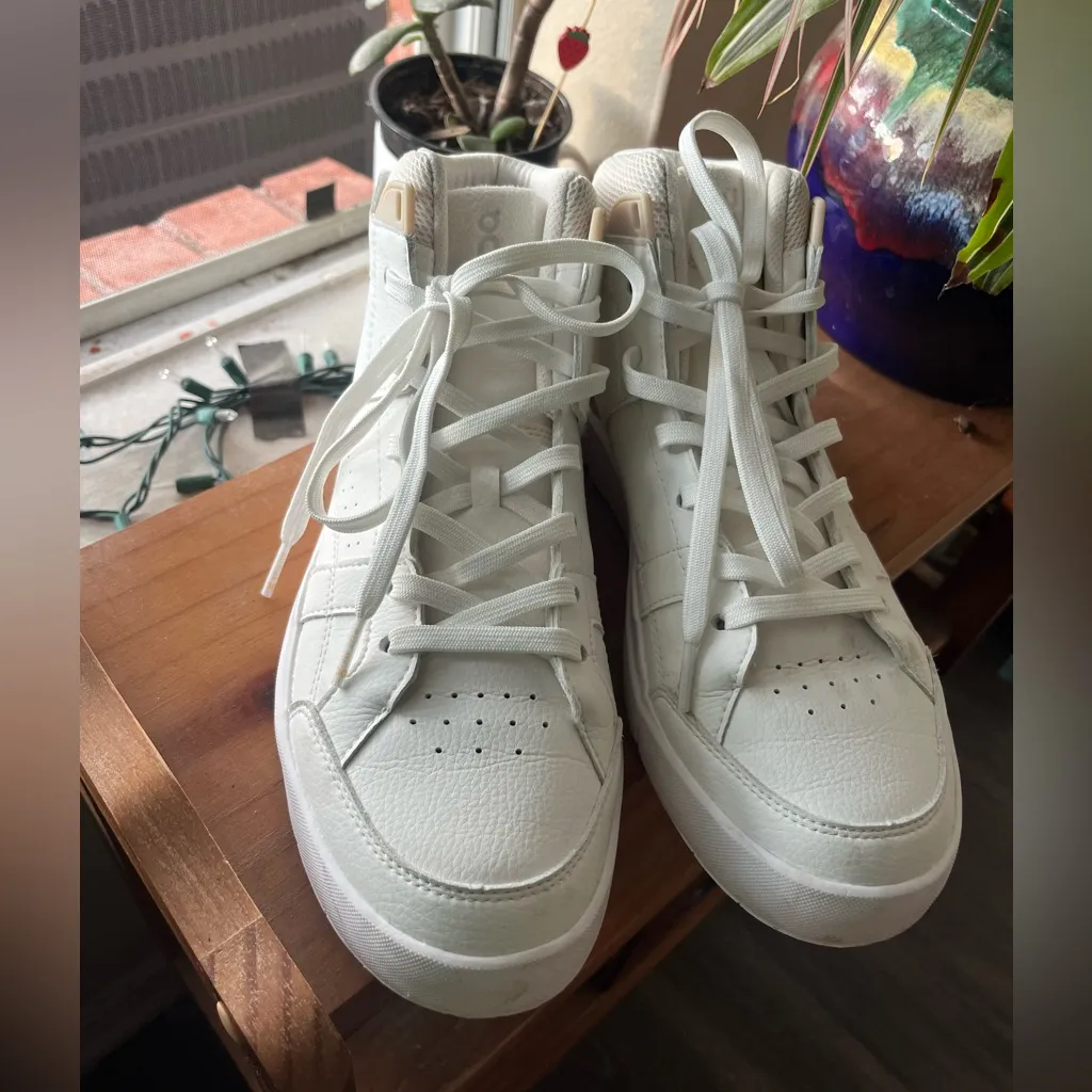 On The Roger Clubhouse Mid Sneaker White Size 8.5 - Image 2