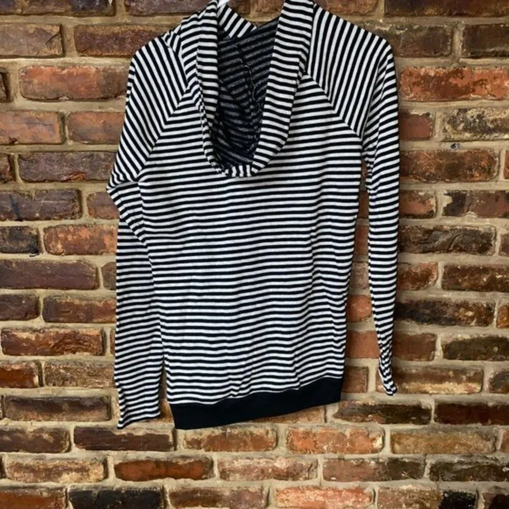 Cable & Gauge Black & White Striped 1/4 Zip Hoodie Sweater Women's Size Small - Image 3