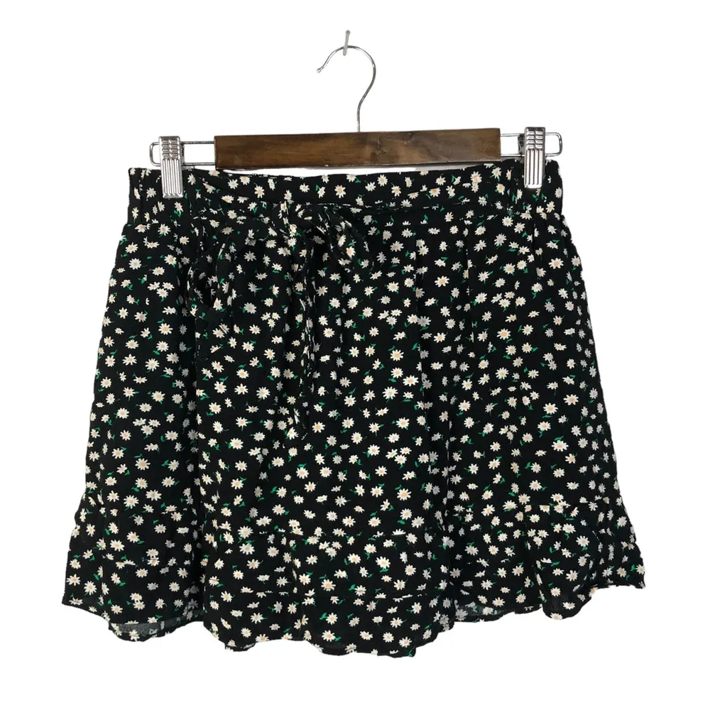 Zara Black Daisy Floral Mini Skort M - Image 16