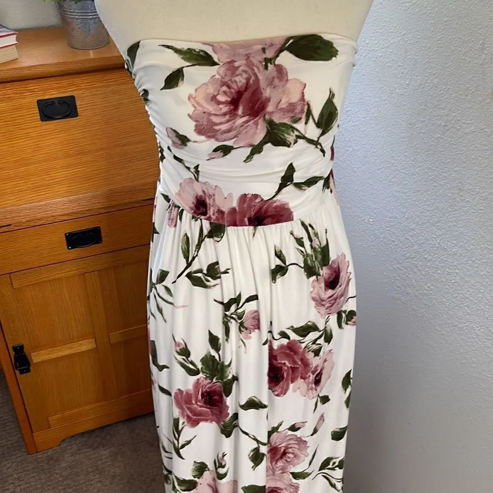Vibe Sportswear strapless dress. Floral and rose patterns. Size Medium. White - Image 3