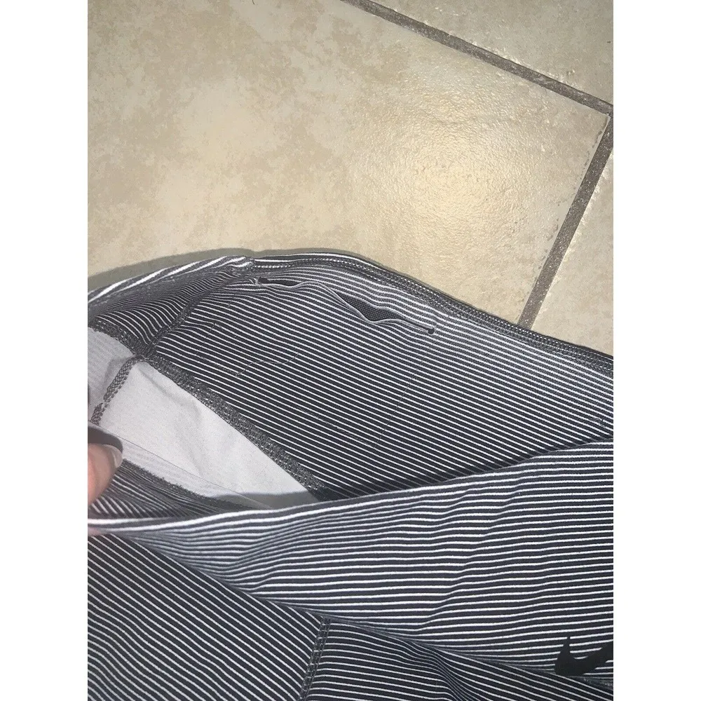 Nike Dri-Fit Mid-Rise Legendary Horizon Slim Fit Legging M NWOT - Image 4
