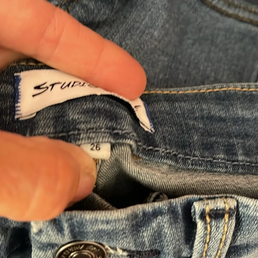 Studio Blue distressed skinny jeans size 26 - Image 4