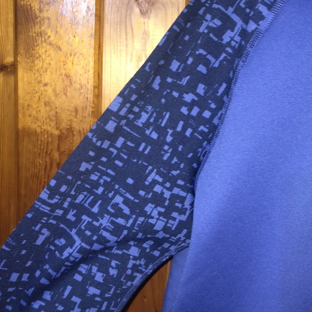 LADIES NIKE DRI-FIT EMBROIDERED SWOOSH PULL OVER HOODIE size large purple/blue - Image 3