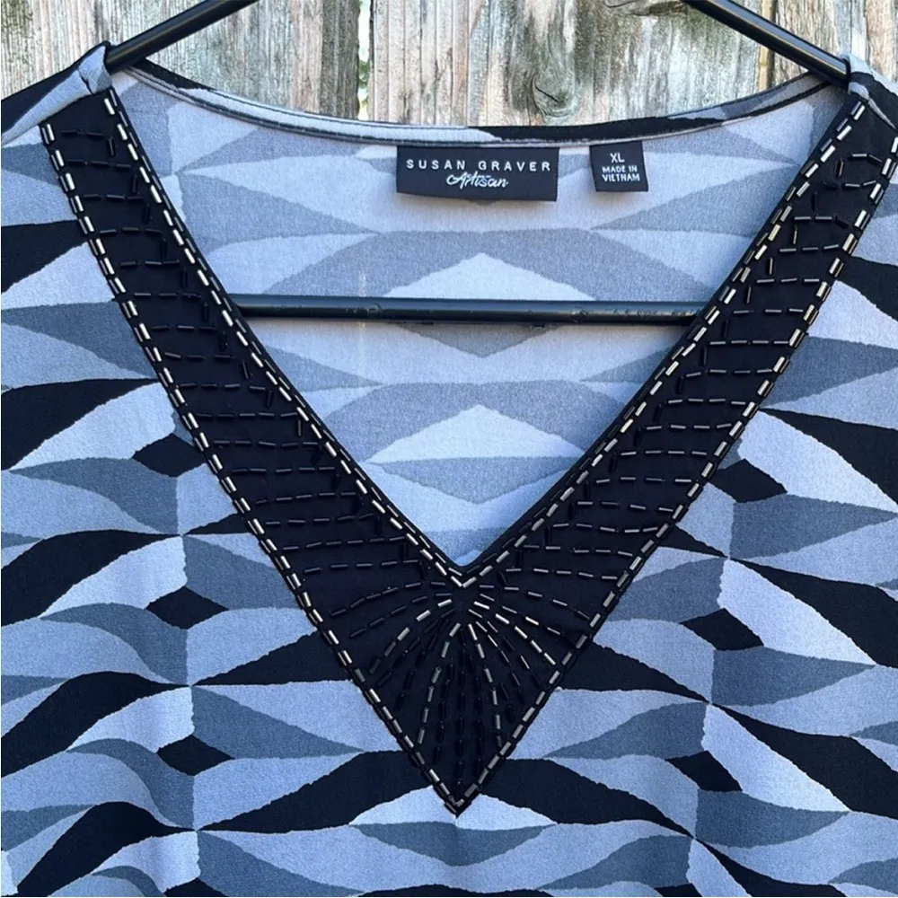 Like New Susan Graver Artisan Mixed Print Beaded Liquid Knit Top Black Grey XL - Image 2
