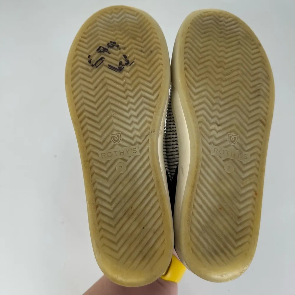 Rothy’s The Classic Lace Up Sneaker in Cream and Navy Size 7 - Image 8