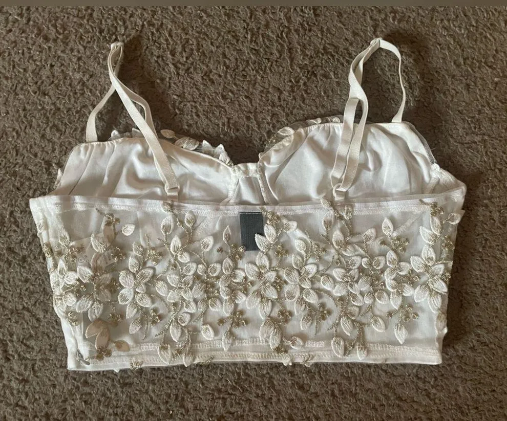 white and gold floral sparkle cropped tank top size small - Image 9