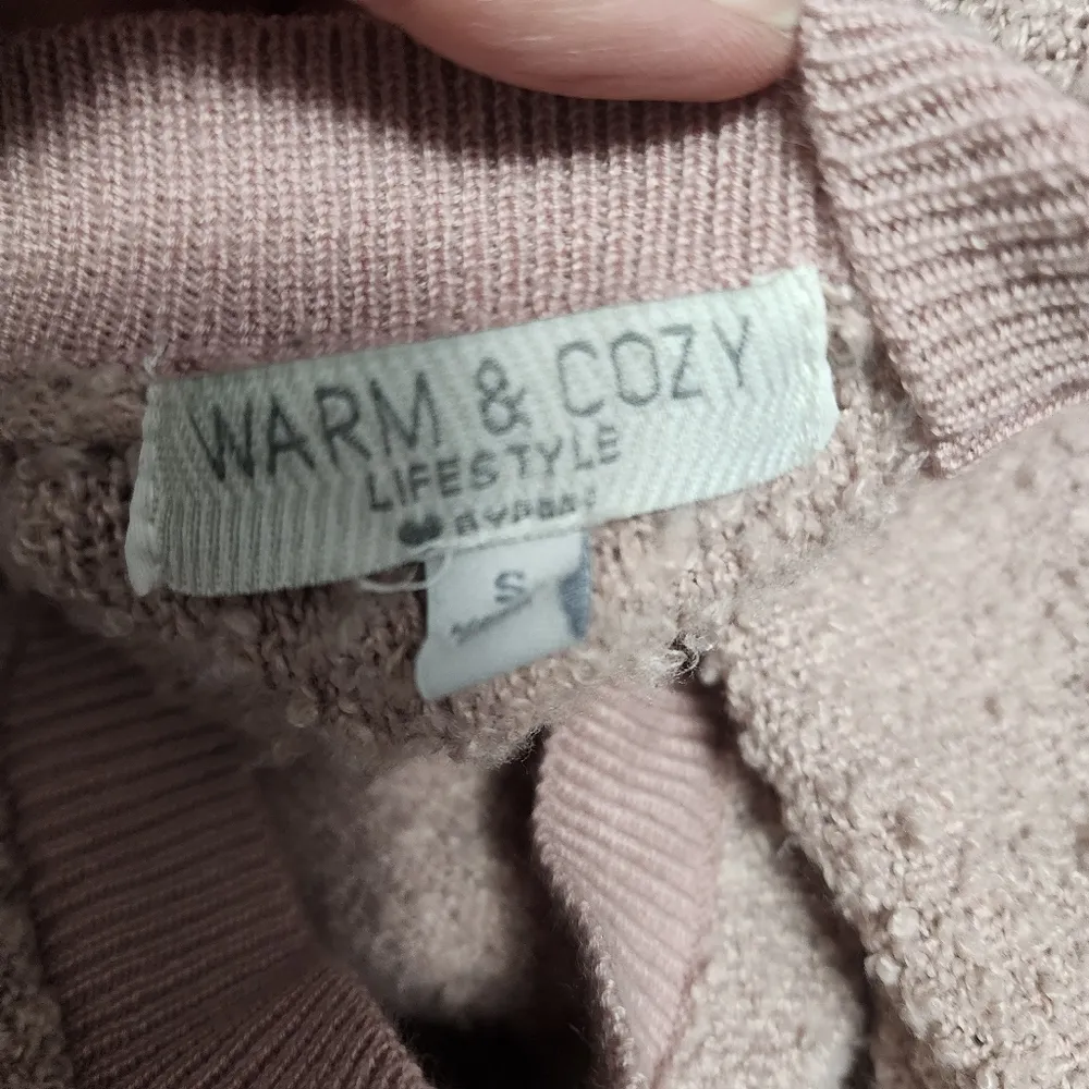 44. Poof Warm & Cozy dusty mauve textured bubble sleeve sweater size small - Image 6