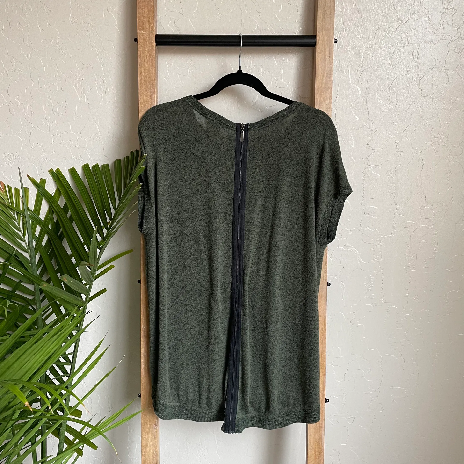 Matty M  Olive Green Knit Capped Sleeve Zipper Back Short Sleeve Blouse Tunic Top - Image 4