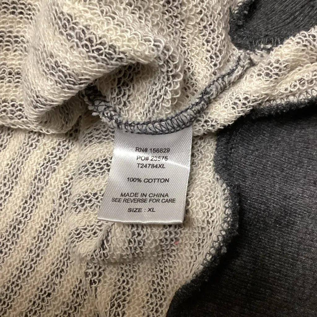 White Birch emoji sweatshirt. Size XL - Image 6