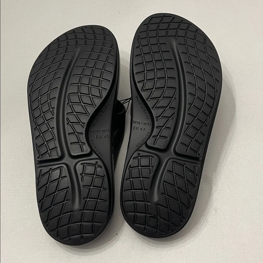 OOFOS Unisex OOriginal Sport Thong Sandal Size M10/W12 Black New - Image 5