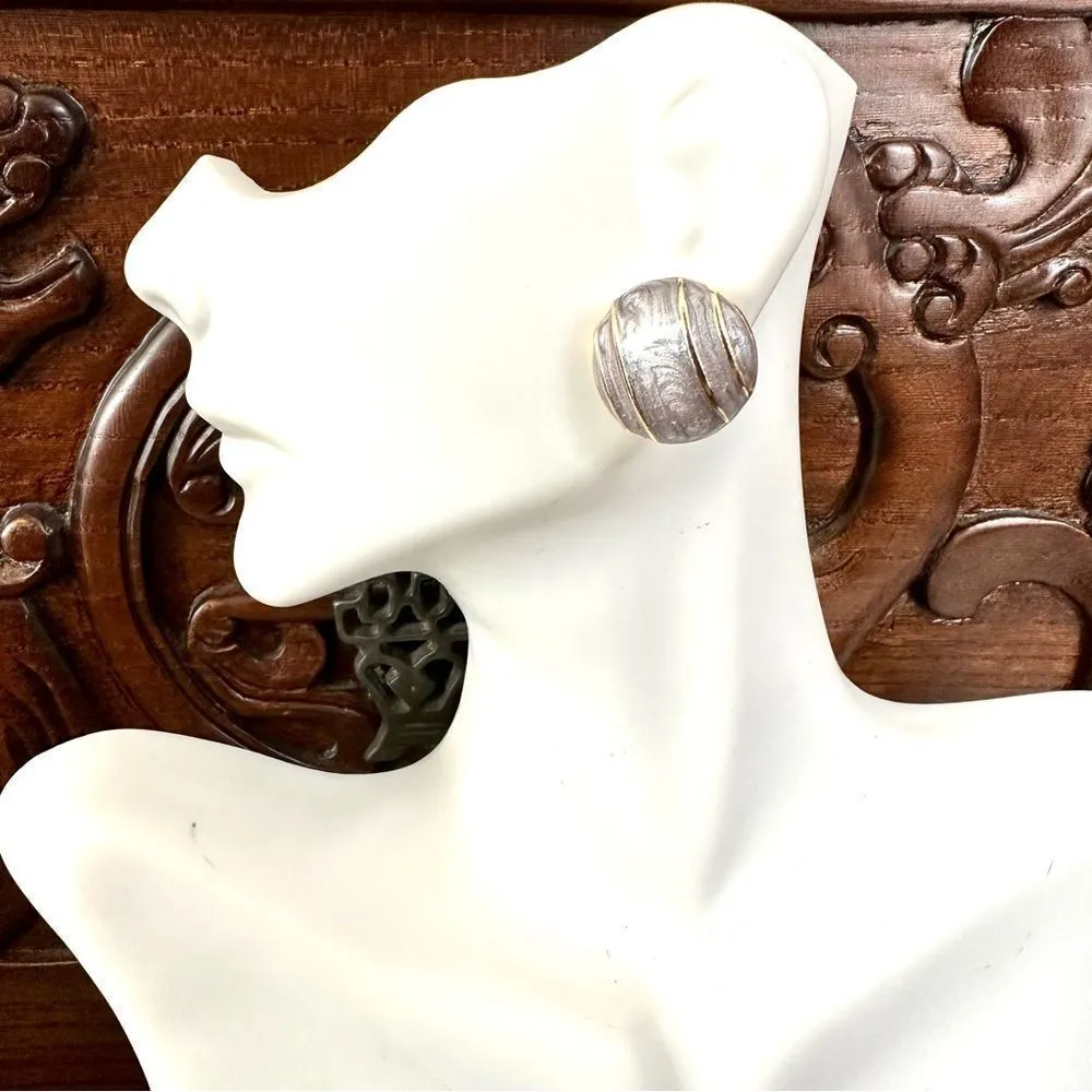 Purple gold tone post earrings - Image 6