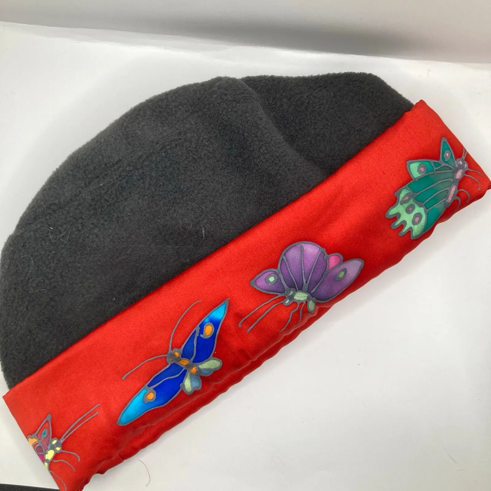Invisible World Silk Lined Butterfly Black/Red Fleece Hat Womens M Natural Hair Black Size M - Image 3