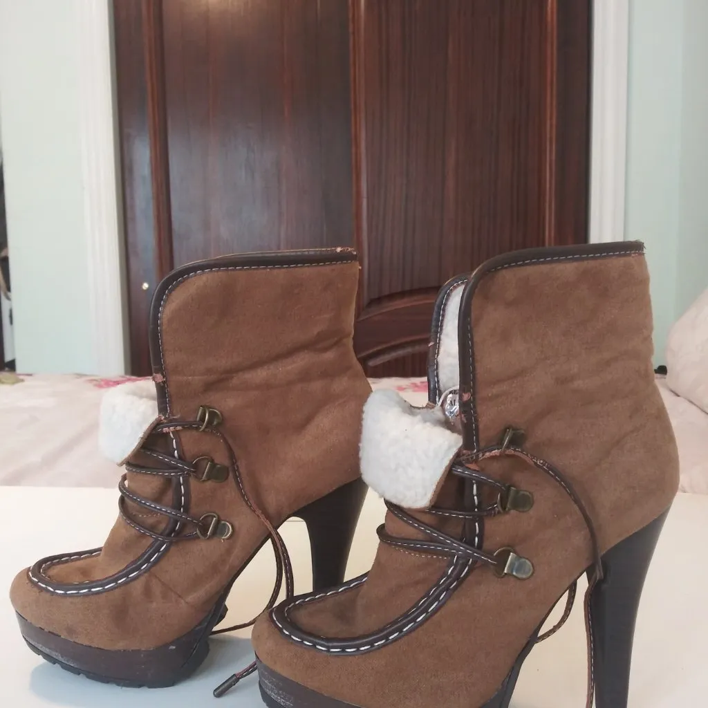 Brown Heeled Faux Suede Booties w/ Faux Shearling Lining 🧸 - Image 3