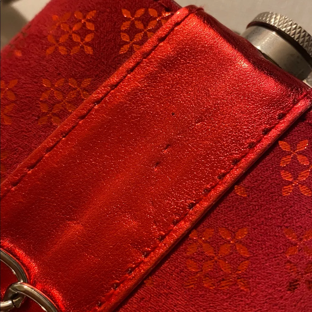 Red purse flask with Chain Strap - Image 8