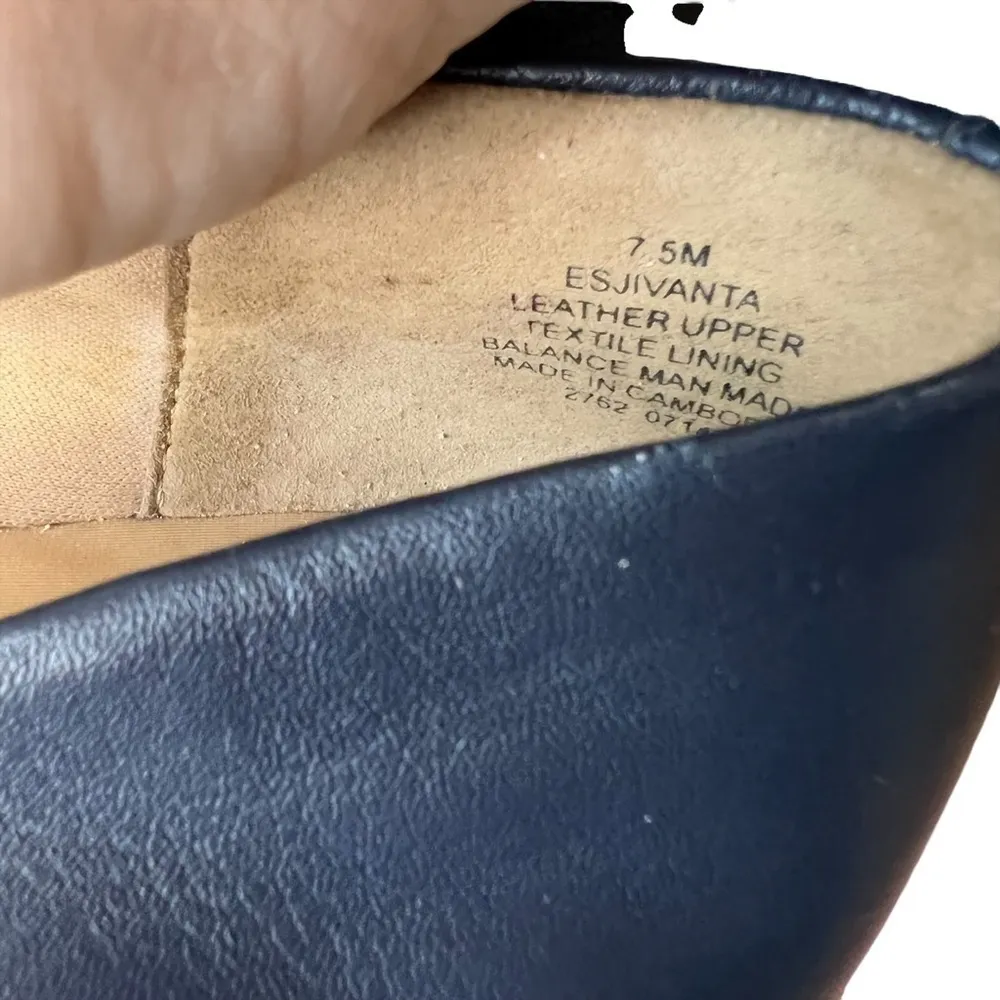 EASY SPIRIT Esjivanta Navy Flats - Image 6