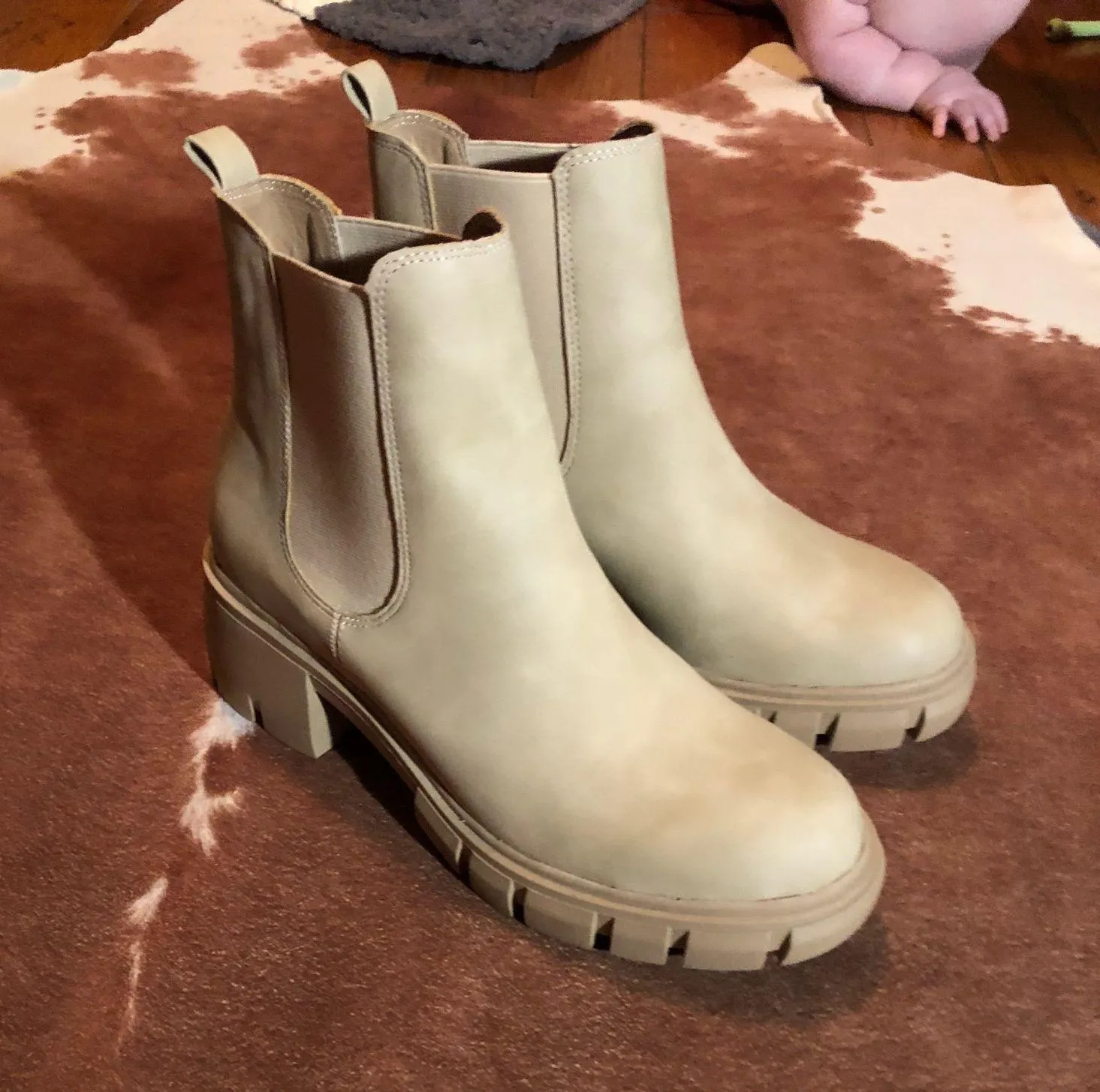 Madden girl boots  size 8 Like new - Image 2