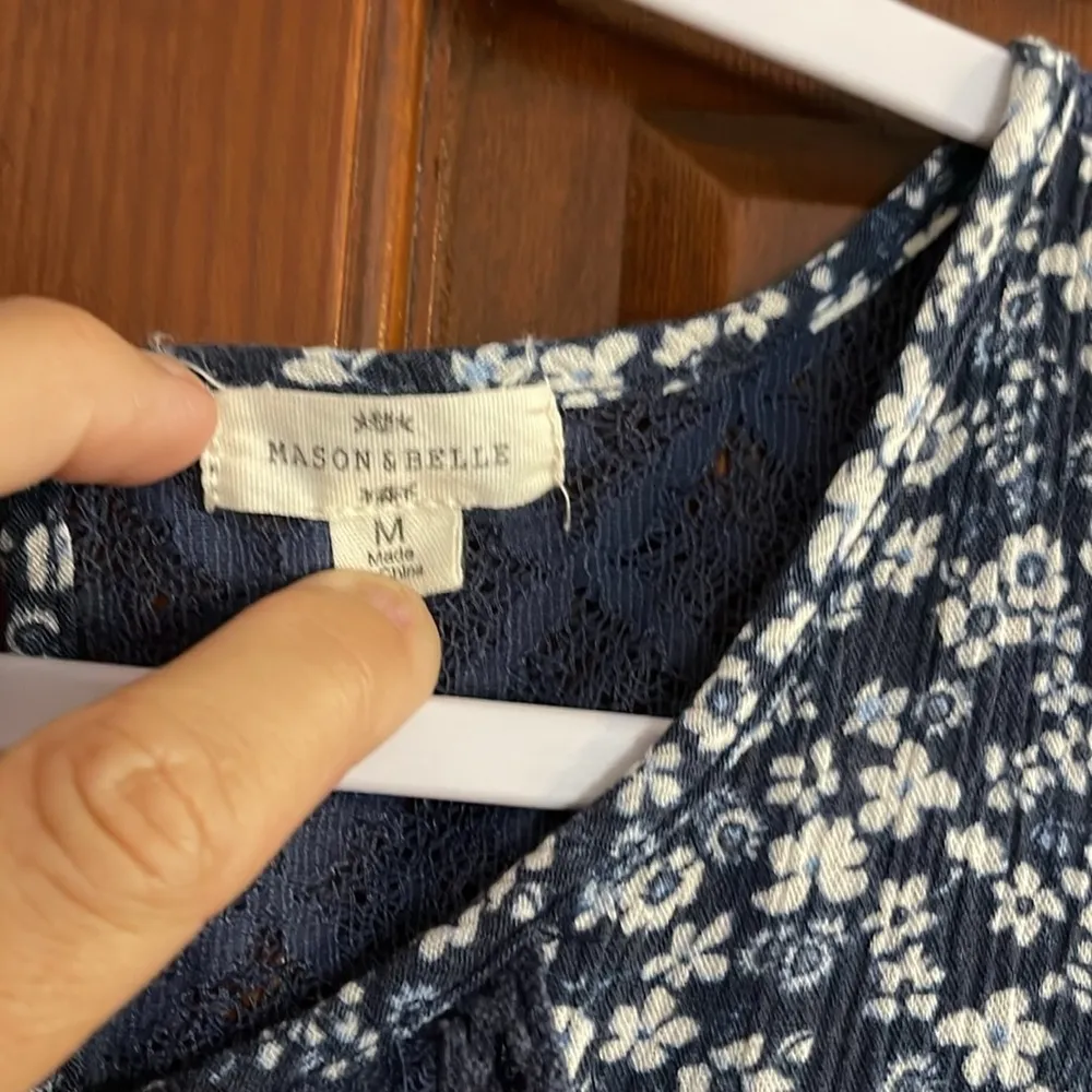 Mason & Belle embroidered floral BoHo top size medium - Image 3